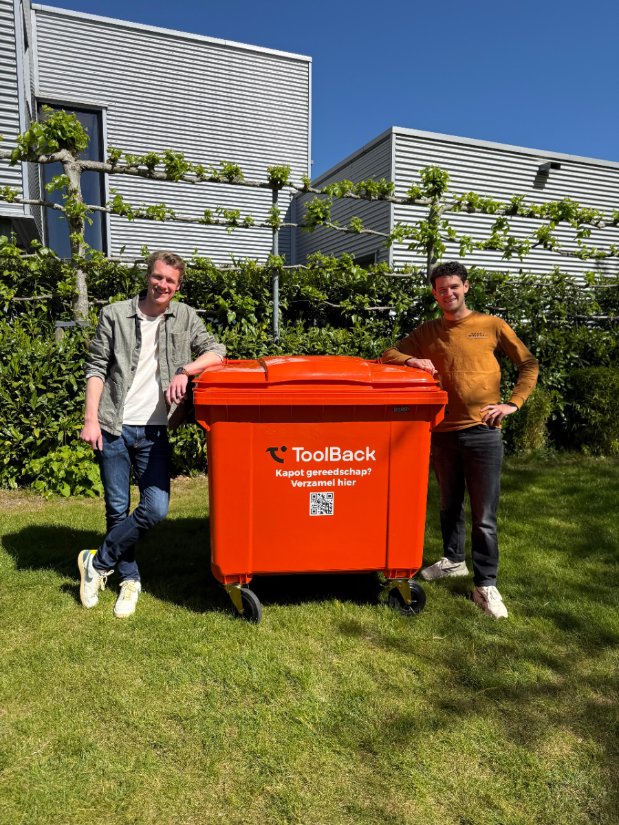 ToolBack inzamelcontainer met het team